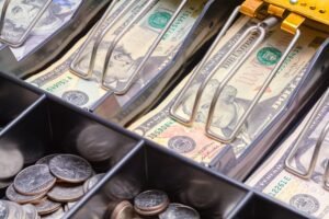 Murphy introduces bill to increase federal minimum wage to $25 an hour