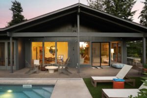Property Watch: This Hillsdale Midcentury Is the Stuff of Summer Dreams