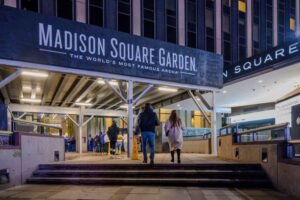 Niantic man dies after fall at Madison Square Garden concert