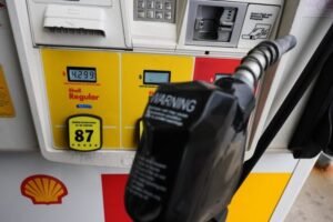 Average Connecticut gas prices dip below $4 for first time since April