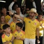 Trump-endorsed de la Espriella holds slim lead in Colombia's election as his rival challenges vote