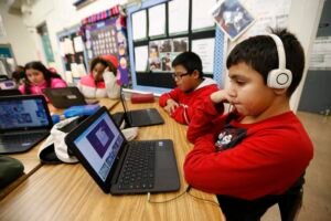 LAUSD bans screen time before the second grade, marking one of nation's strictest policies