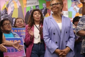 In internal shakeup, Mayor Karen Bass replaces her top campaign strategist