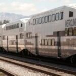 Metrolink train breaks down in Anaheim Hills, stranding hundreds of passengers