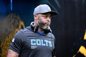 Reggie Wayne coaches receivers he has, but Colts need to add a veteran