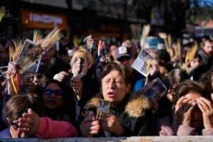Argentines pray that Pope Leo's visit alleviates their economic stress