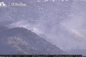Firefighters battling brush fires in Burbank, Santa Clarita